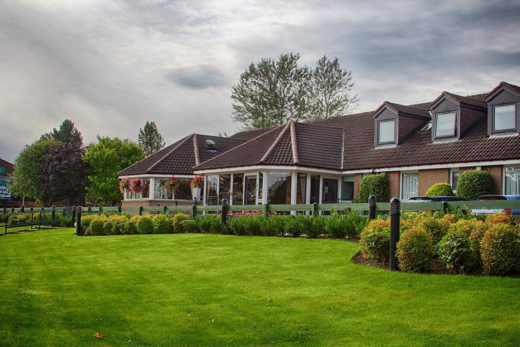 Strathburn Hotel Inverurie By Compass Hospitality מראה חיצוני תמונה