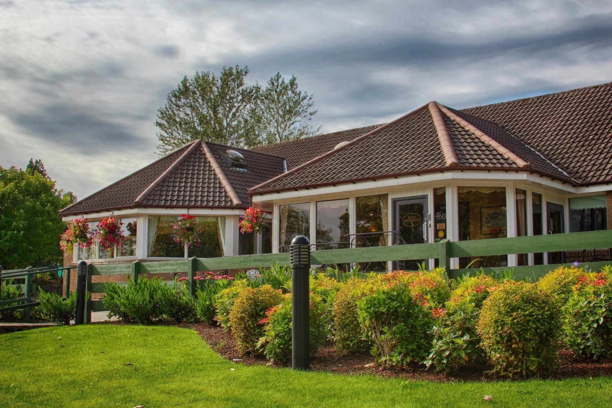 Strathburn Hotel Inverurie By Compass Hospitality מראה חיצוני תמונה