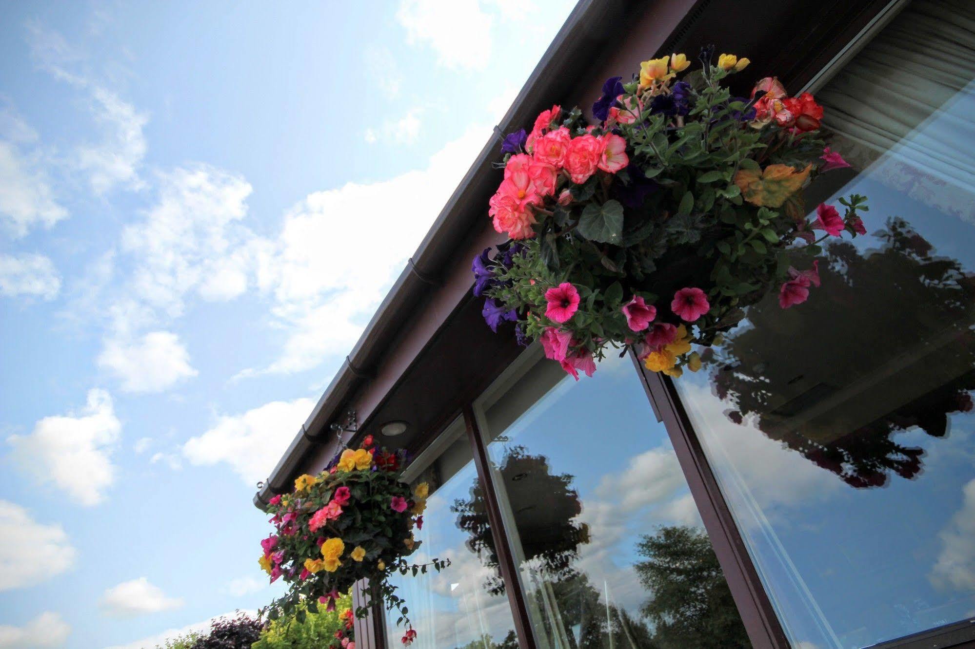 Strathburn Hotel Inverurie By Compass Hospitality מראה חיצוני תמונה