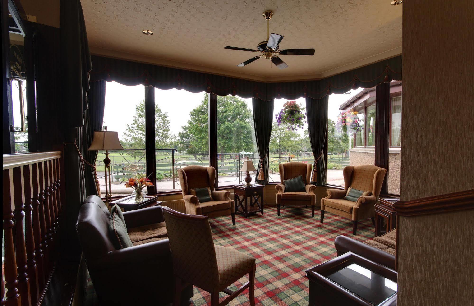 Strathburn Hotel Inverurie By Compass Hospitality מראה חיצוני תמונה